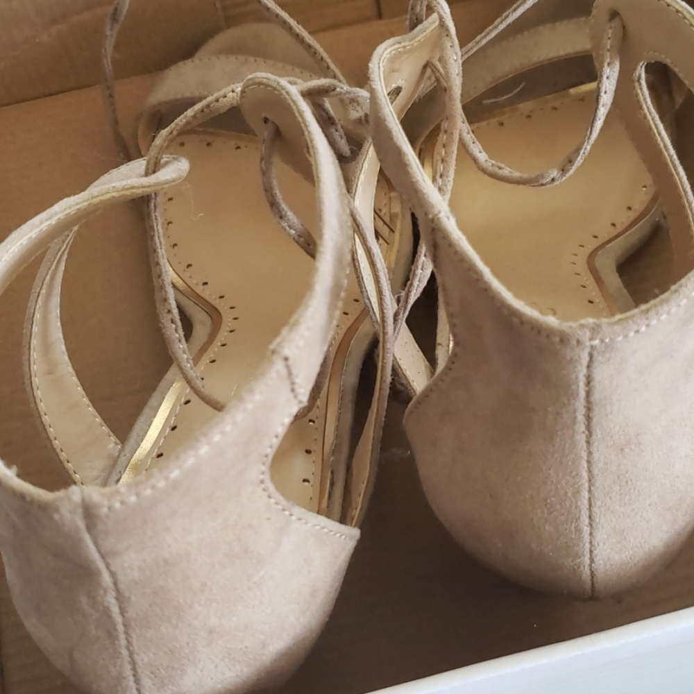 Shoes - Picture 3 of 4